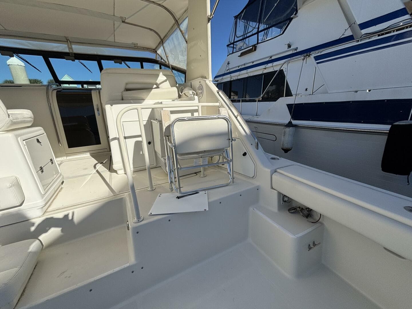 1993 Tiara Yachts 4300 Convertible — photo 17