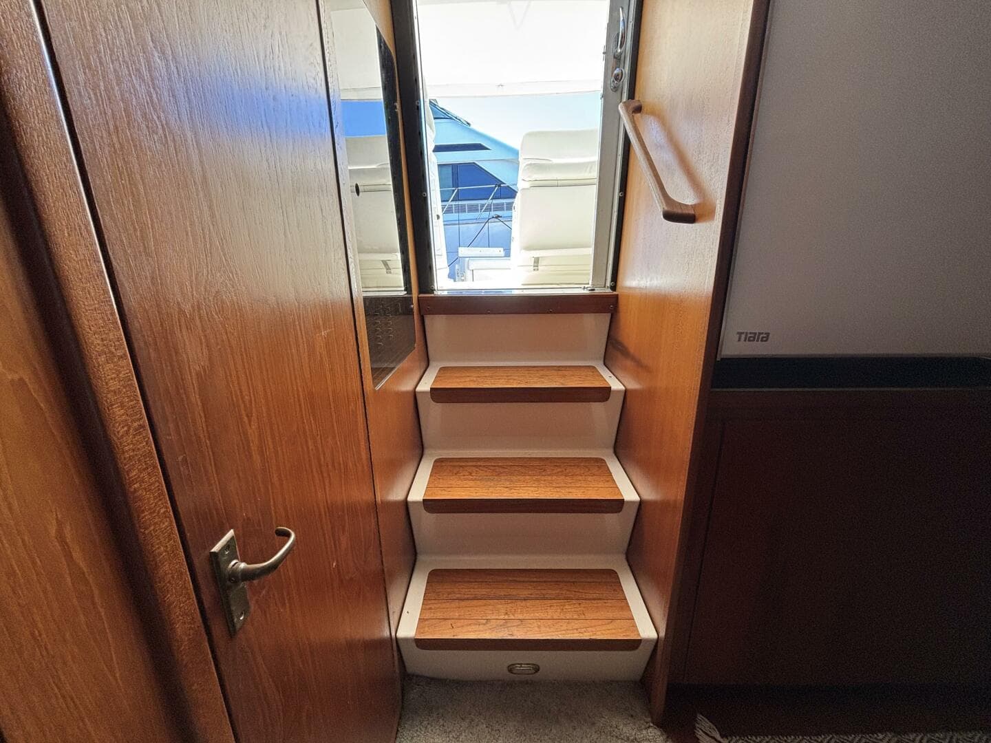 1993 Tiara Yachts 4300 Convertible — photo 46