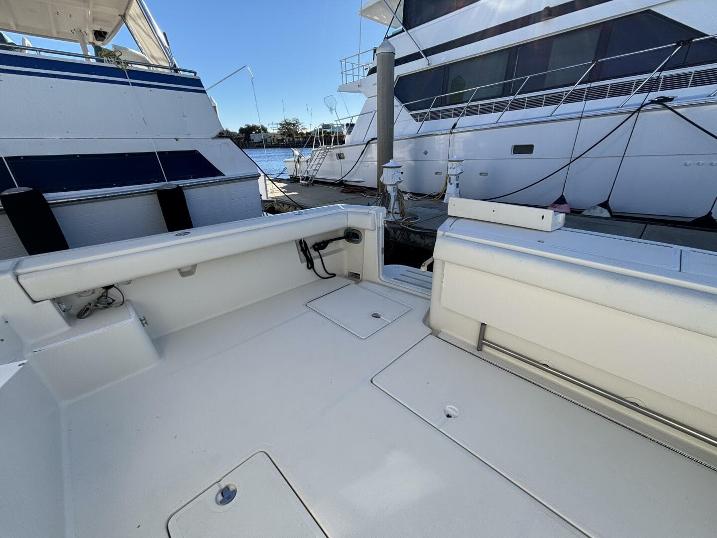 1993 Tiara Yachts 4300 Convertible — photo 16