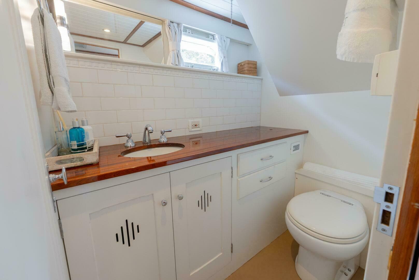 1971 Trumpy 58 — photo 15