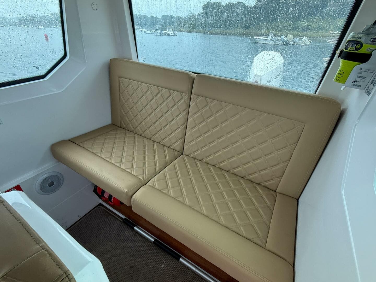 2020 Axopar 28 Cabin W/wet Bar — photo 26