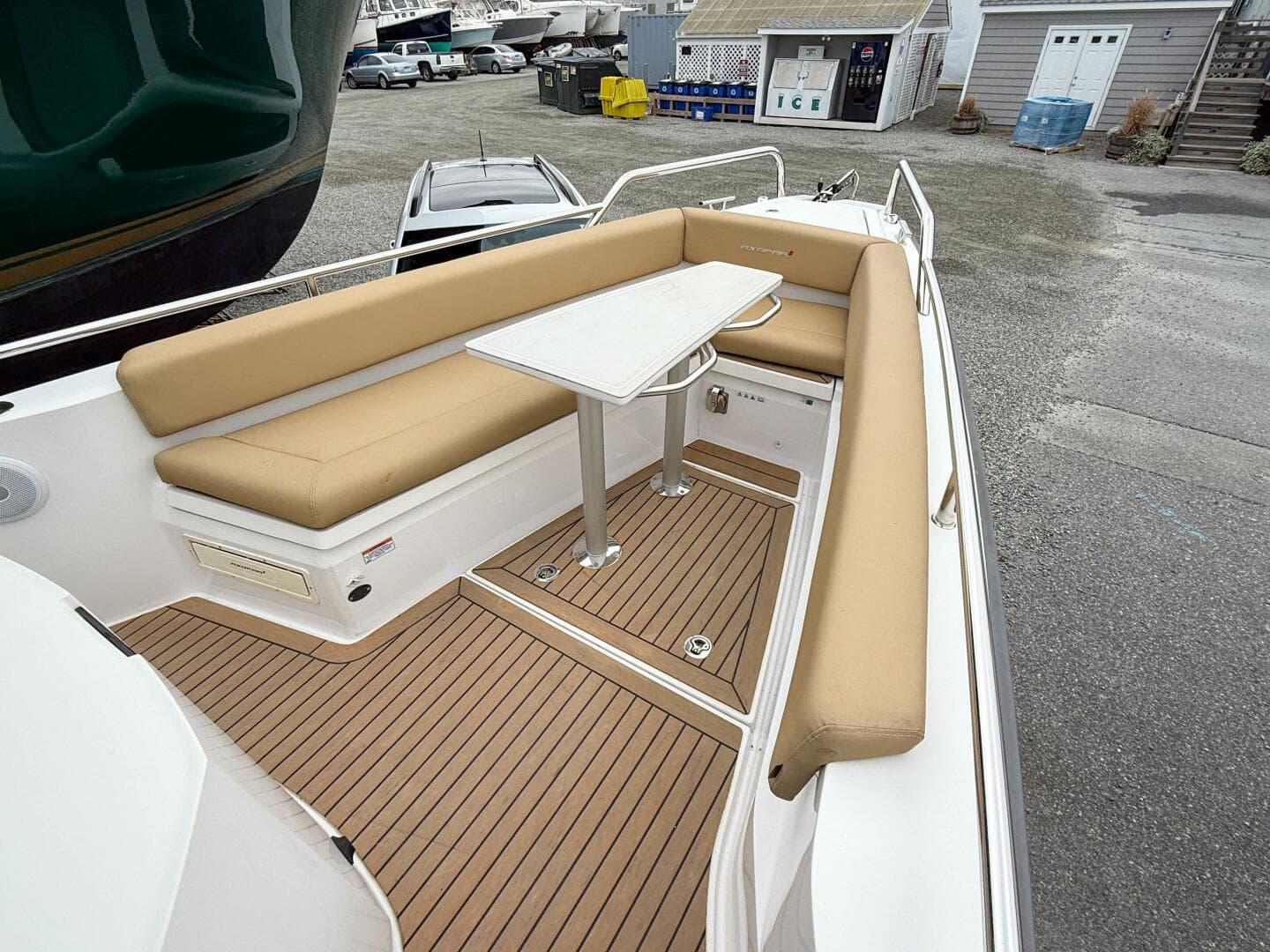 2020 Axopar 28 Cabin W/wet Bar — photo 15