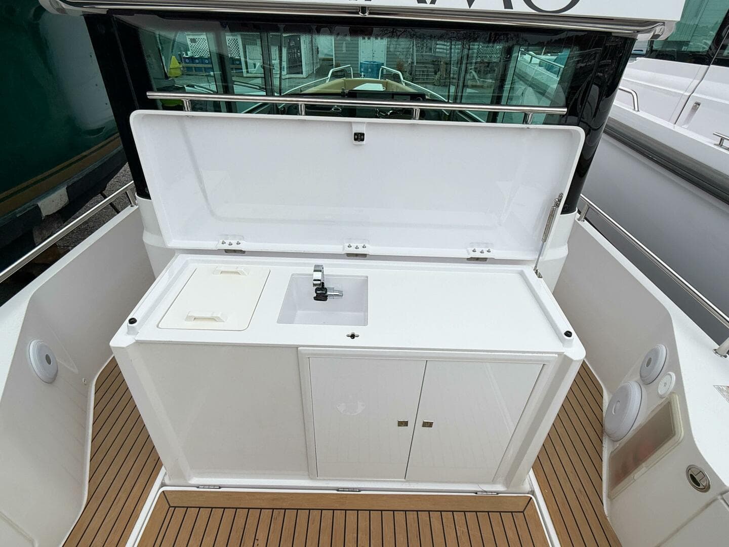 2020 Axopar 28 Cabin W/wet Bar — photo 13