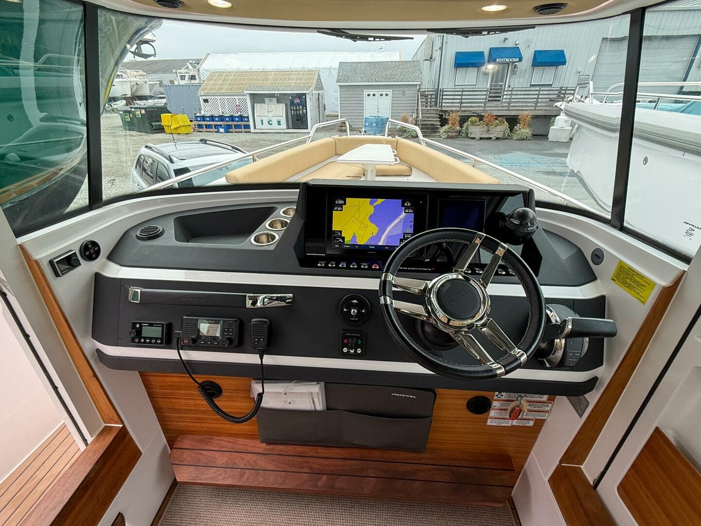 2020 Axopar 28 Cabin W/wet Bar — photo 18