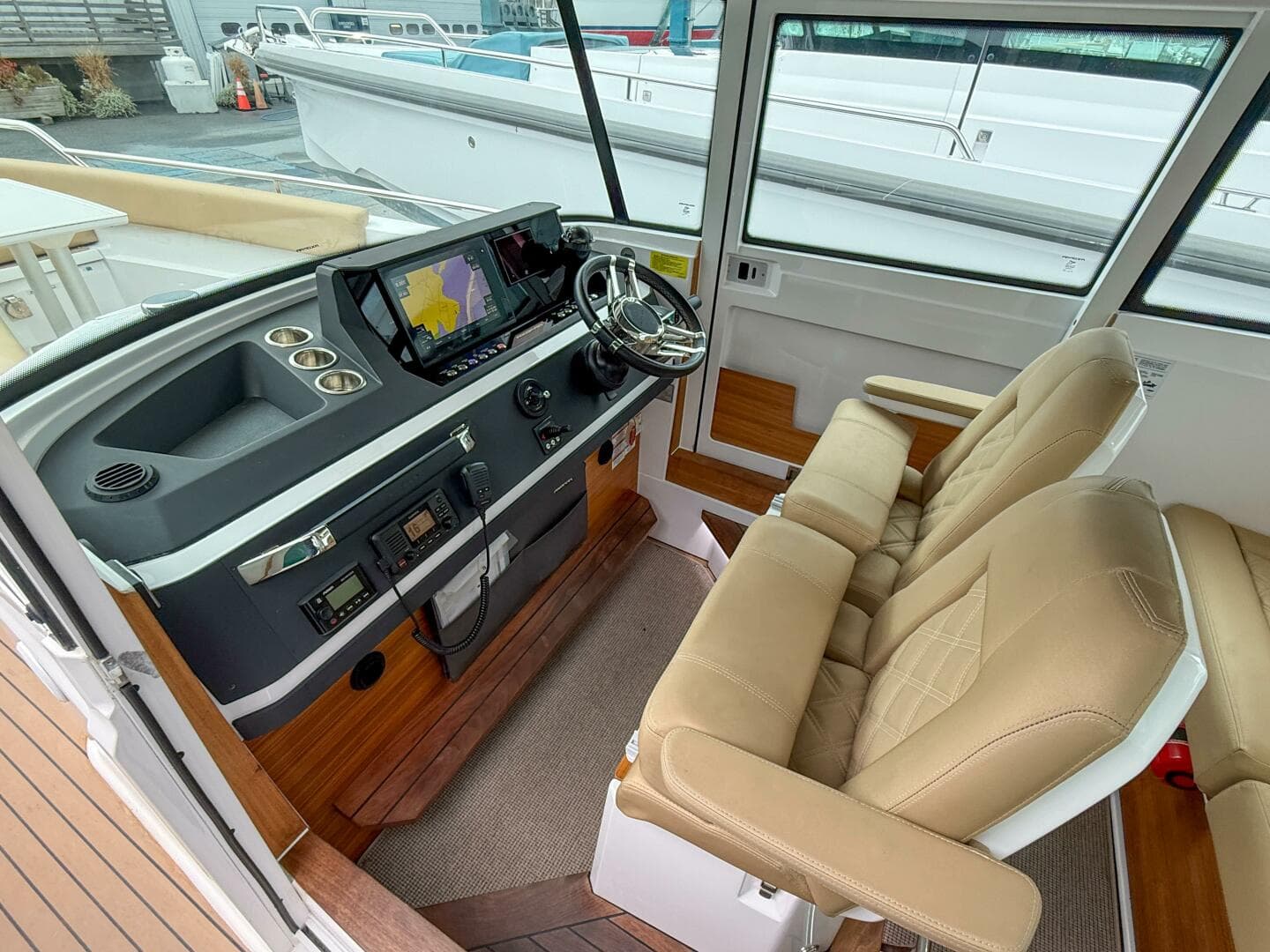 2020 Axopar 28 Cabin W/wet Bar — photo 16