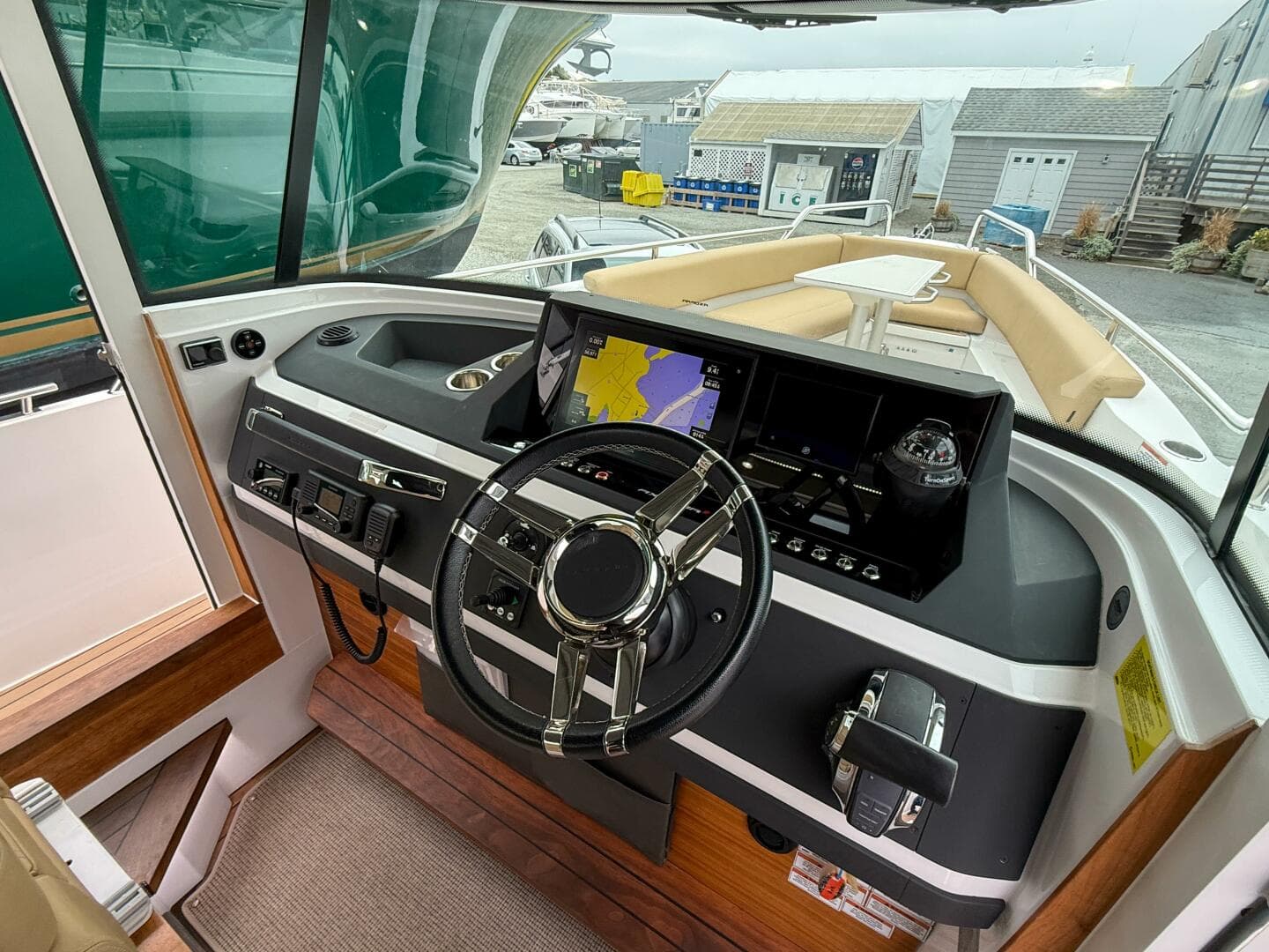 2020 Axopar 28 Cabin W/wet Bar — photo 24