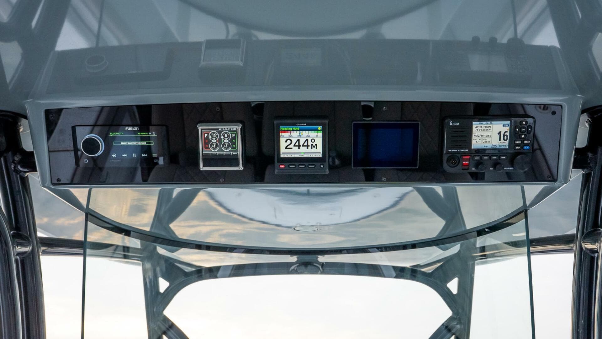 2023 Valhalla Boatworks V-33 — photo 26