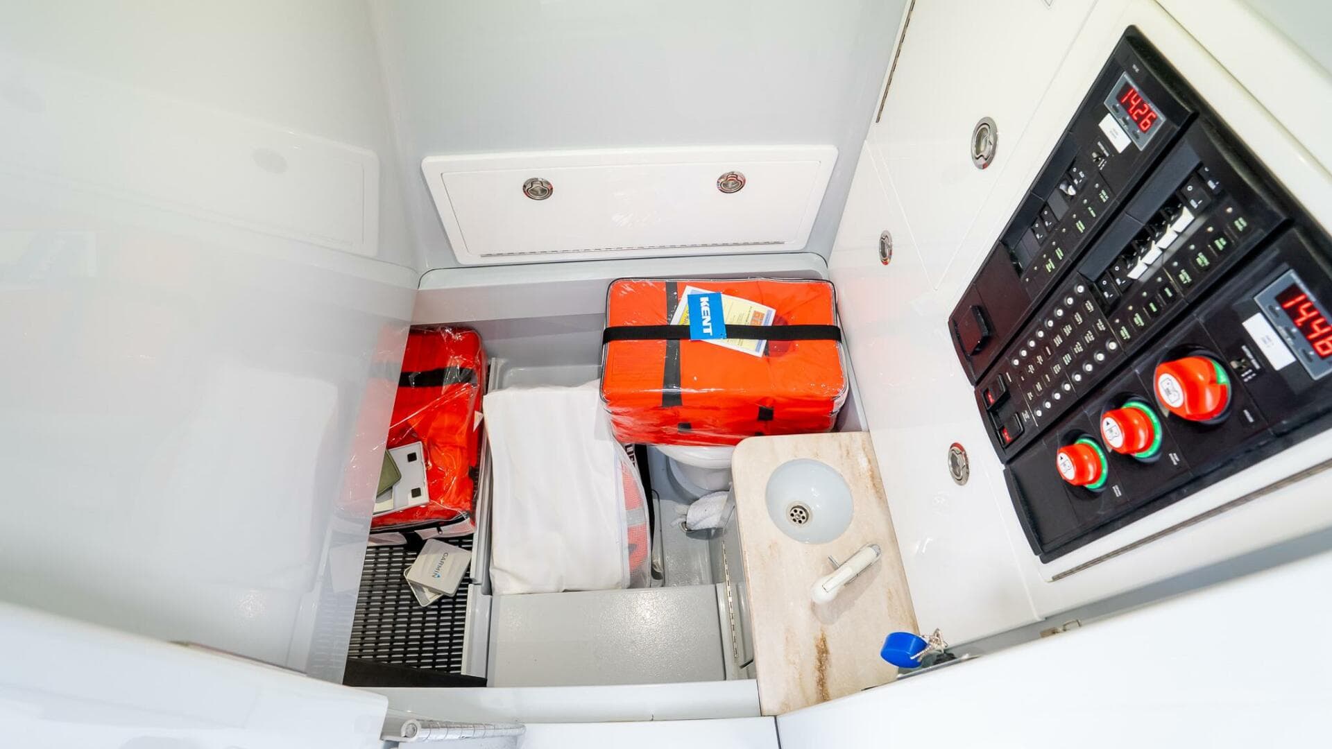 2023 Valhalla Boatworks V-33 — photo 28