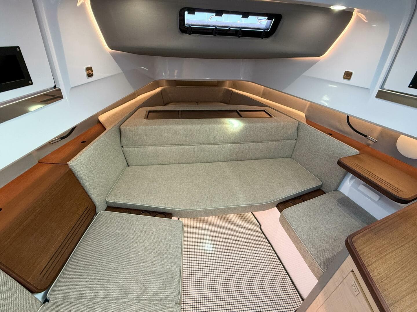 2024 Axopar 45 XC Cross Cabin — photo 27