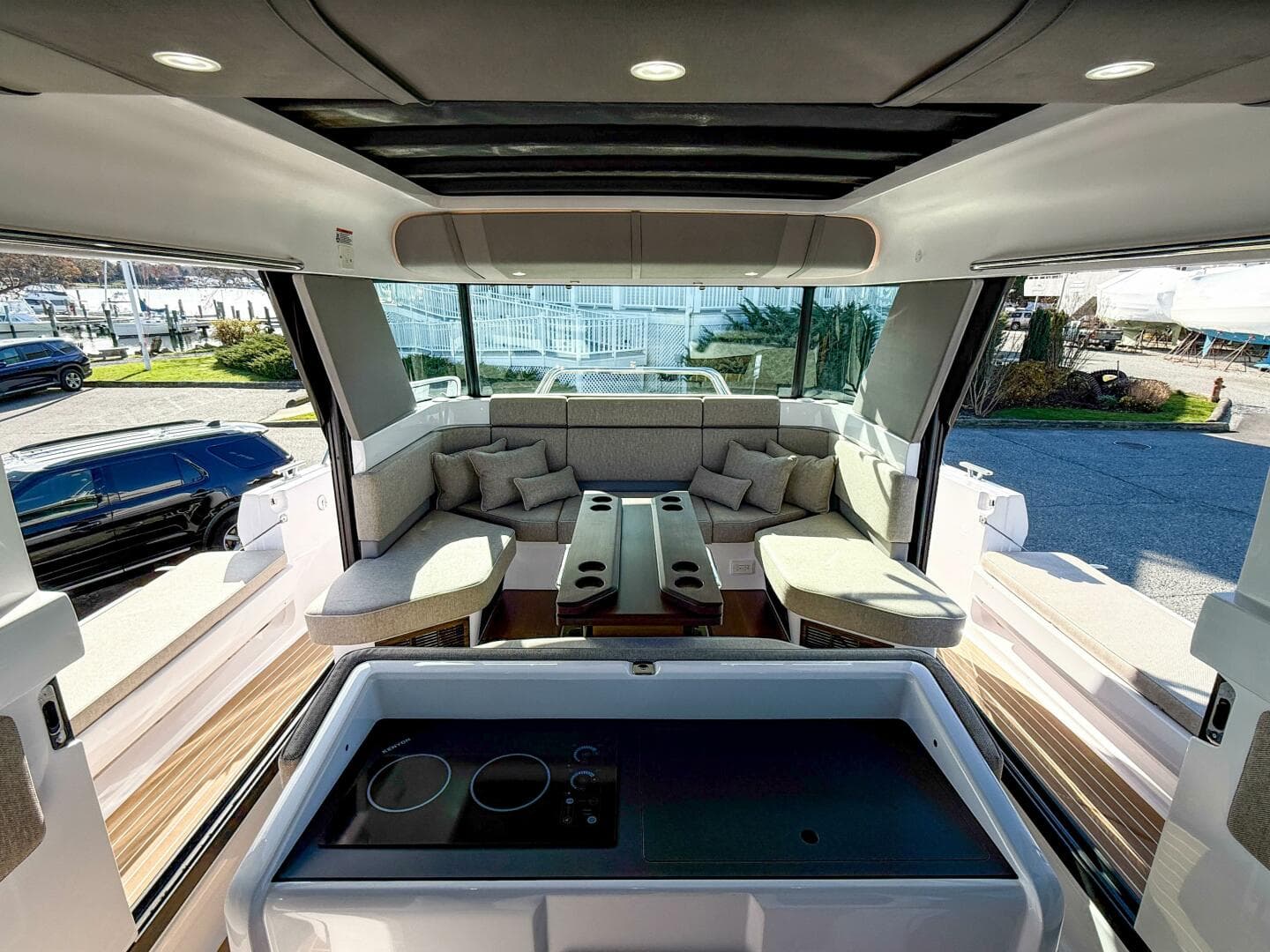 2024 Axopar 45 XC Cross Cabin — photo 12