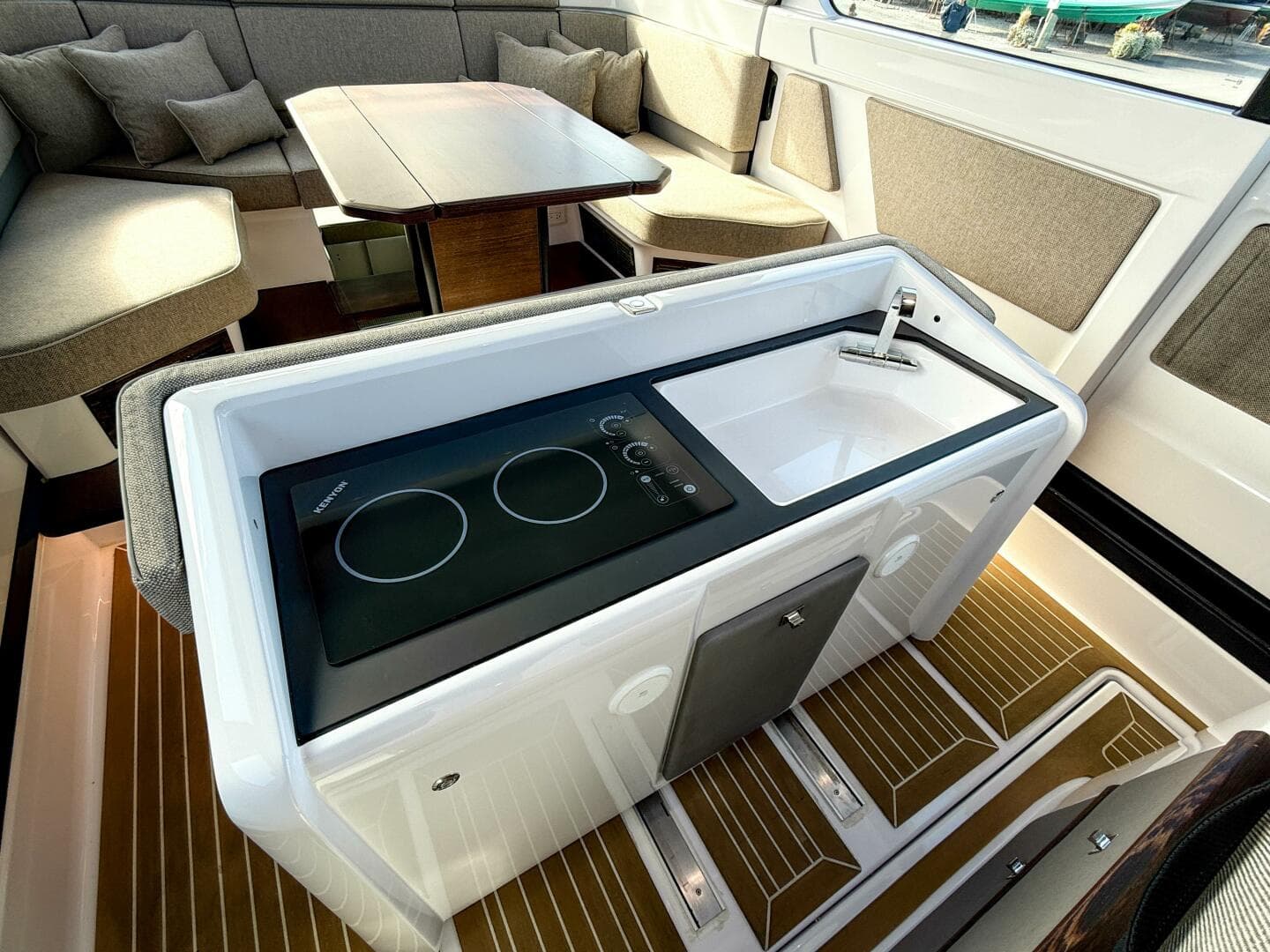 2024 Axopar 45 XC Cross Cabin — photo 10