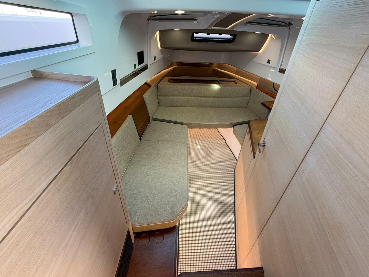 2024 Axopar 45 XC Cross Cabin — photo 26