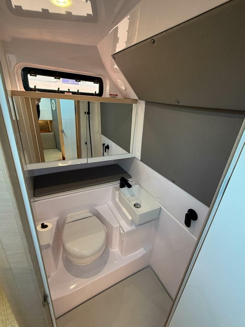 2024 Axopar 45 XC Cross Cabin — photo 31