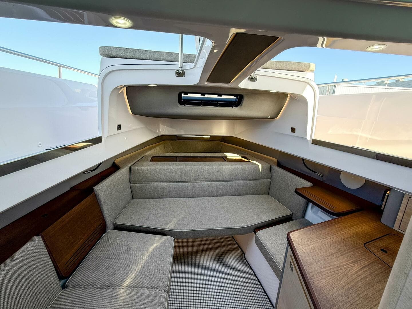 2024 Axopar 45 XC Cross Cabin — photo 35