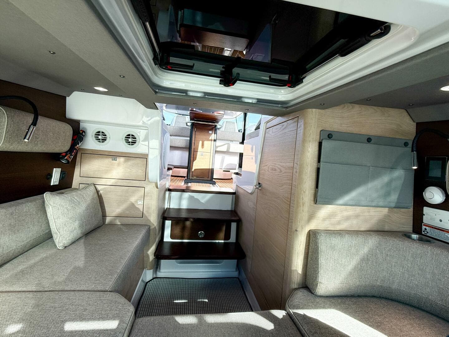 2024 Axopar 45 XC Cross Cabin — photo 24