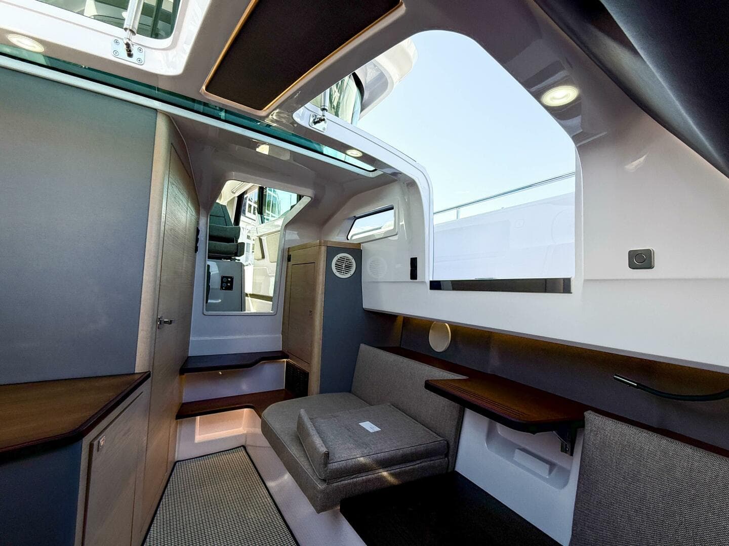 2024 Axopar 45 XC Cross Cabin — photo 33