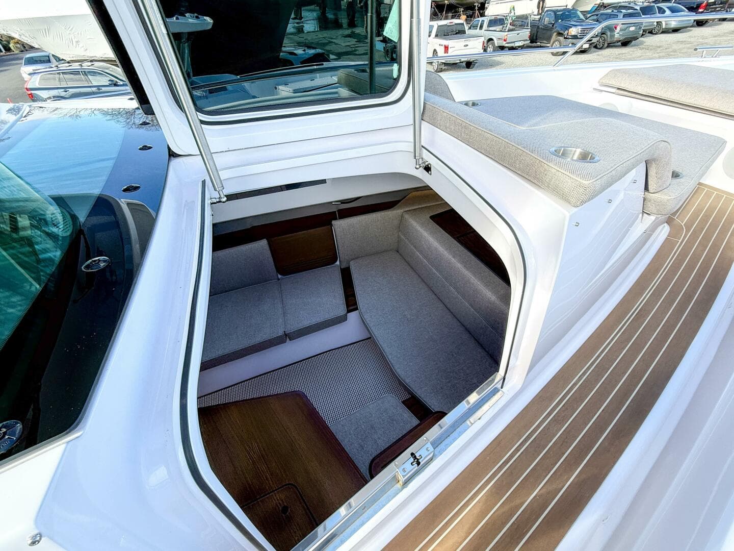 2024 Axopar 45 XC Cross Cabin — photo 34
