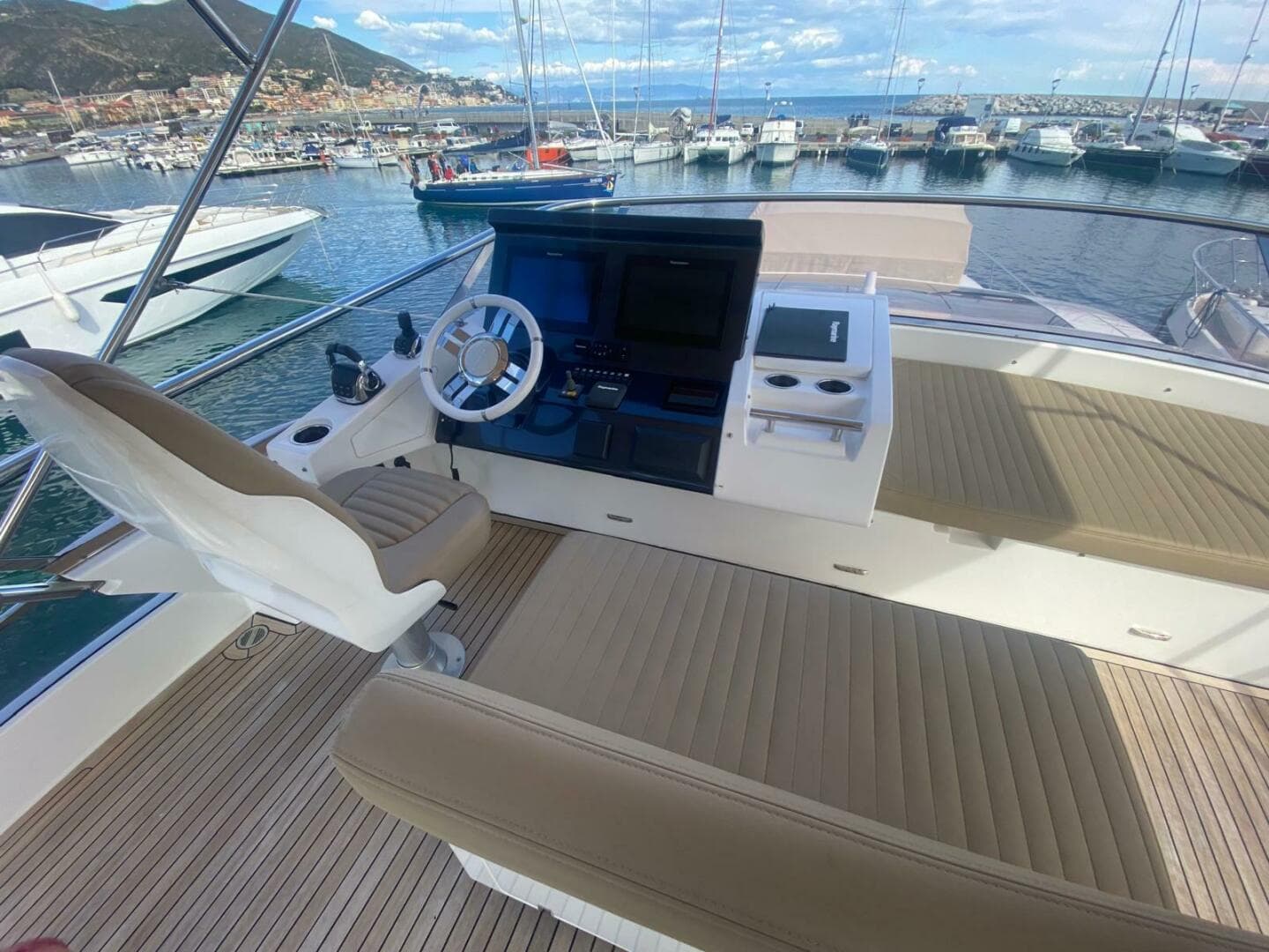 2016 Azimut 77S — photo 17
