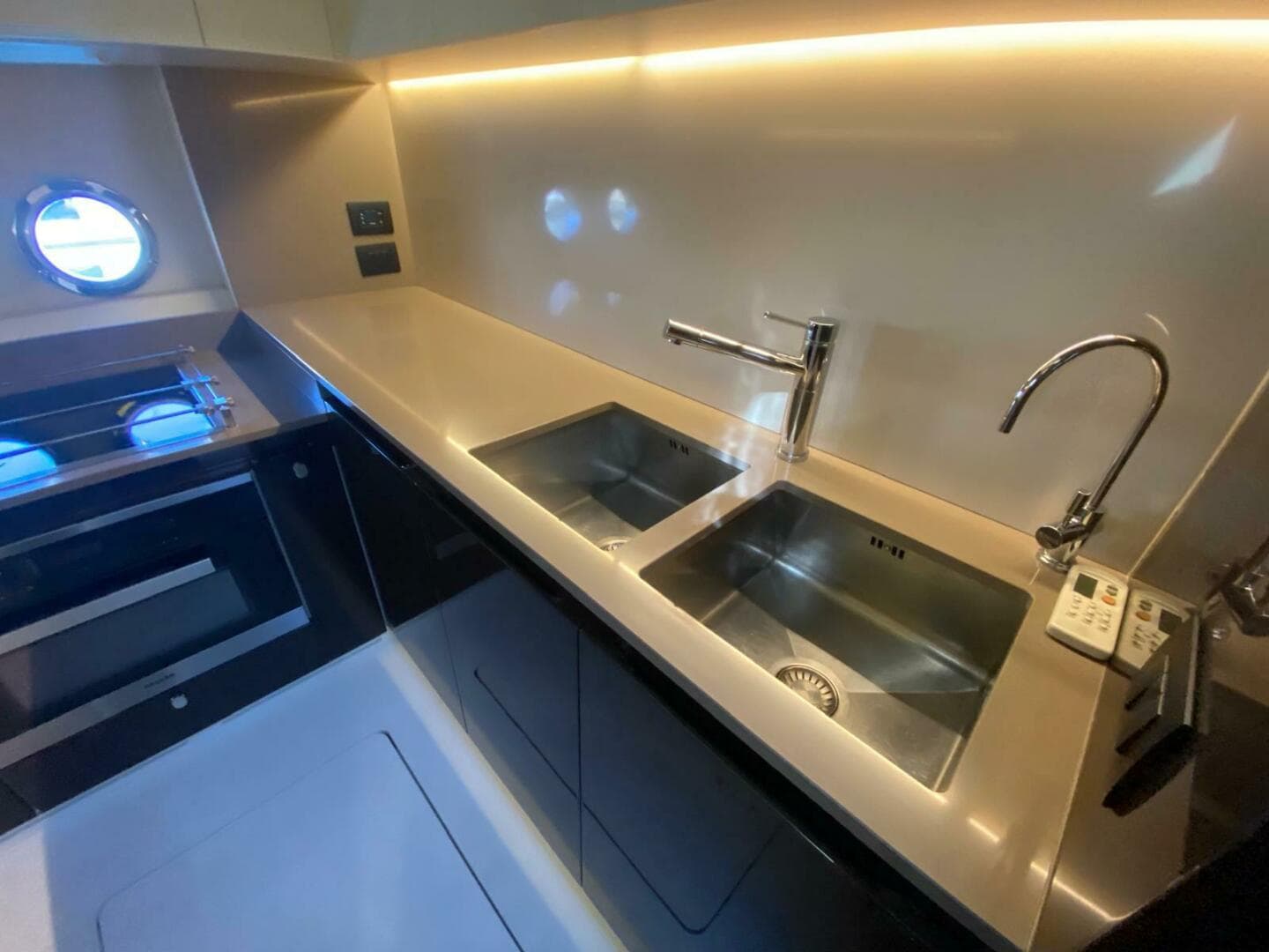 2016 Azimut 77S — photo 37