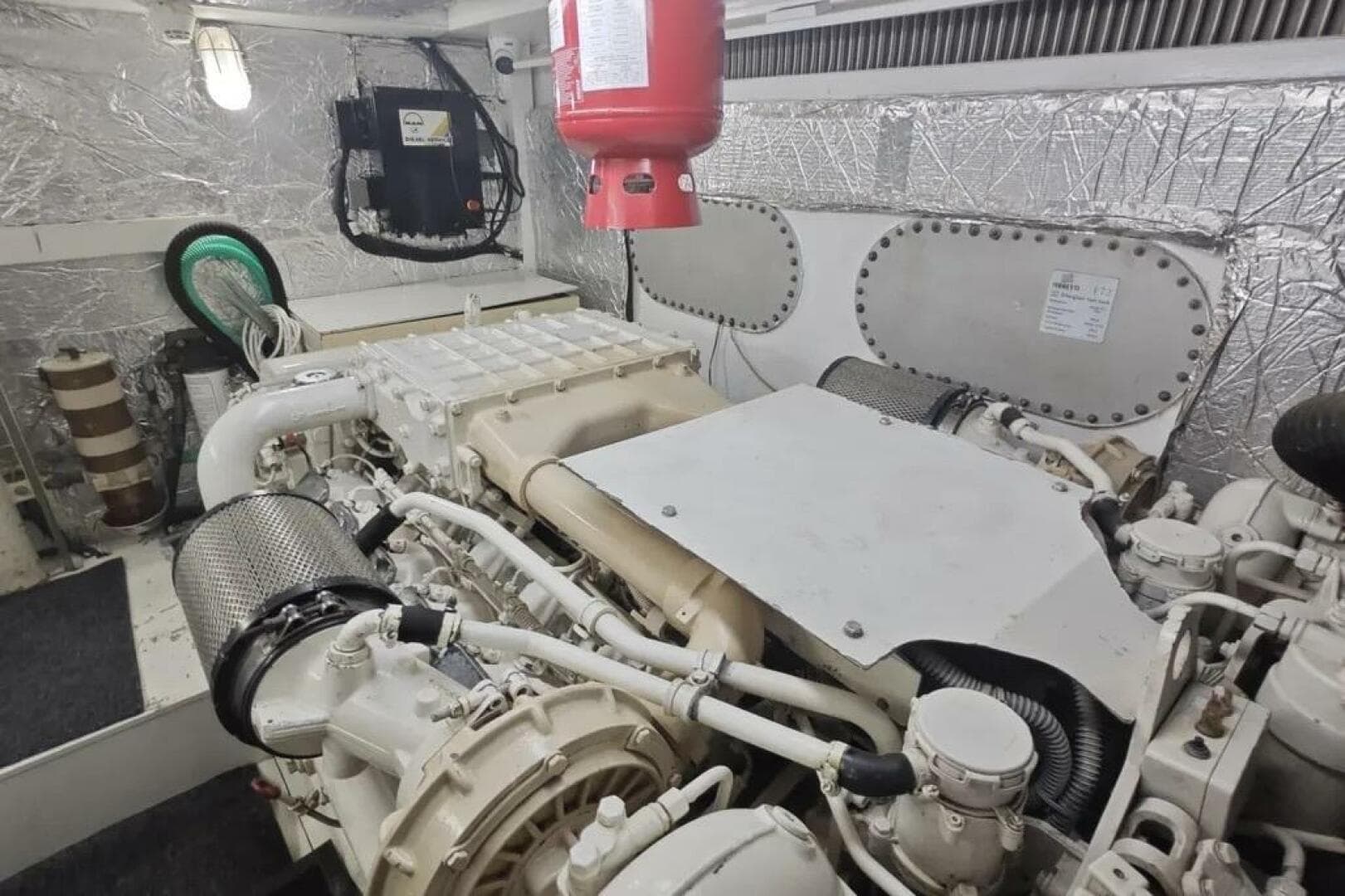 2002 Ferretti Yachts 720 — photo 35