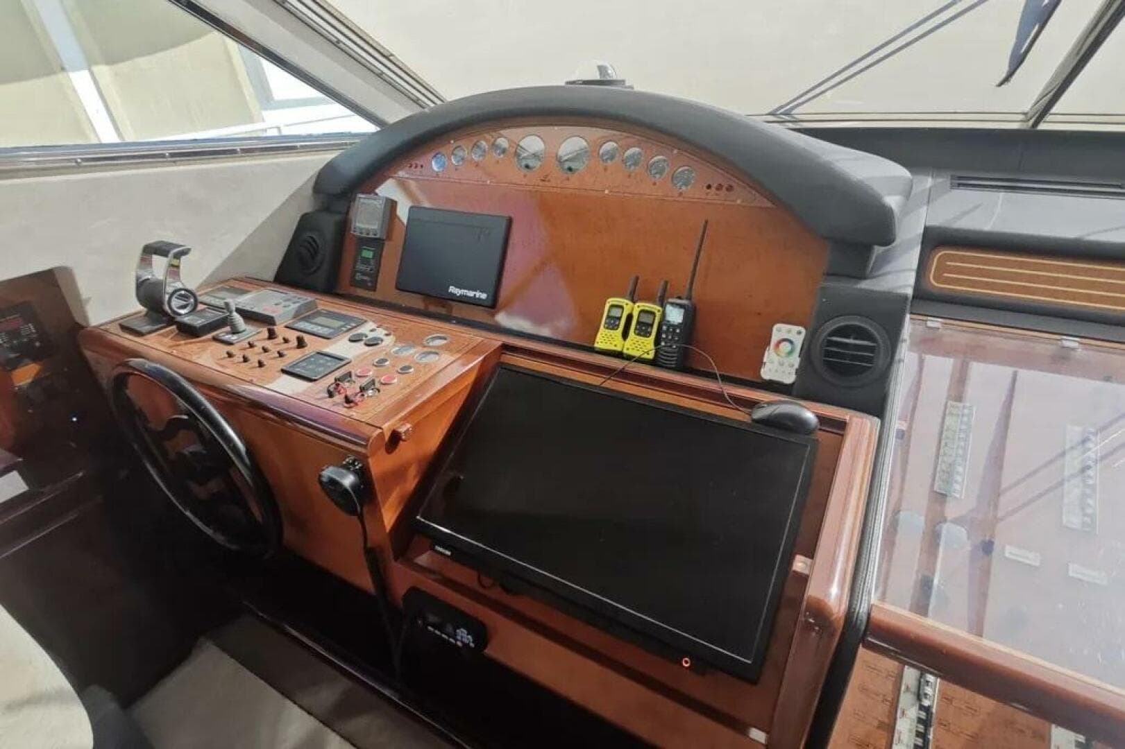 2002 Ferretti Yachts 720 — photo 37