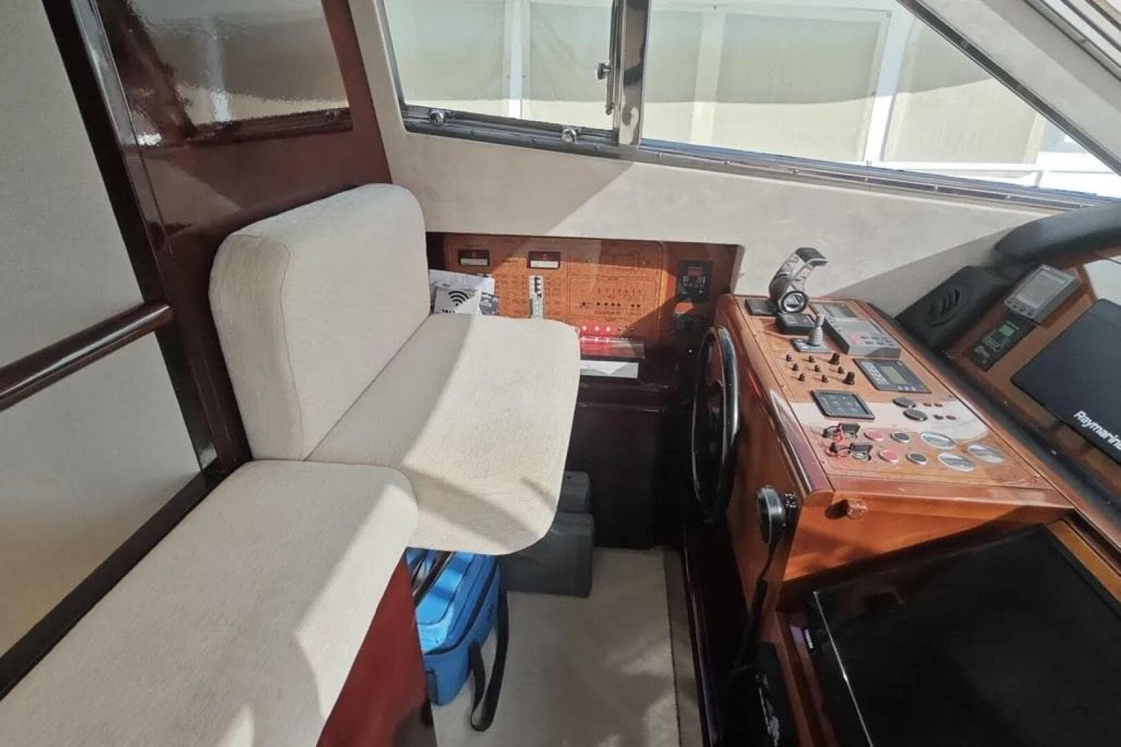 2002 Ferretti Yachts 720 — photo 25