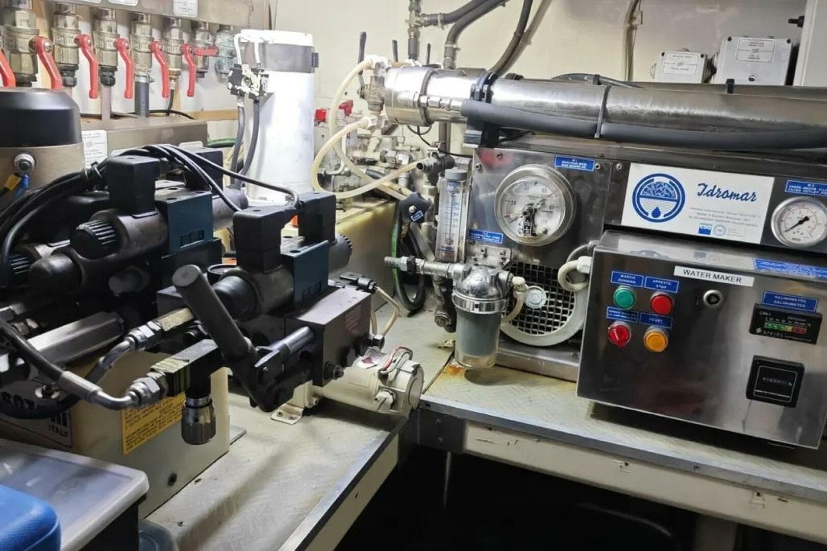 2002 Ferretti Yachts 720 — photo 27