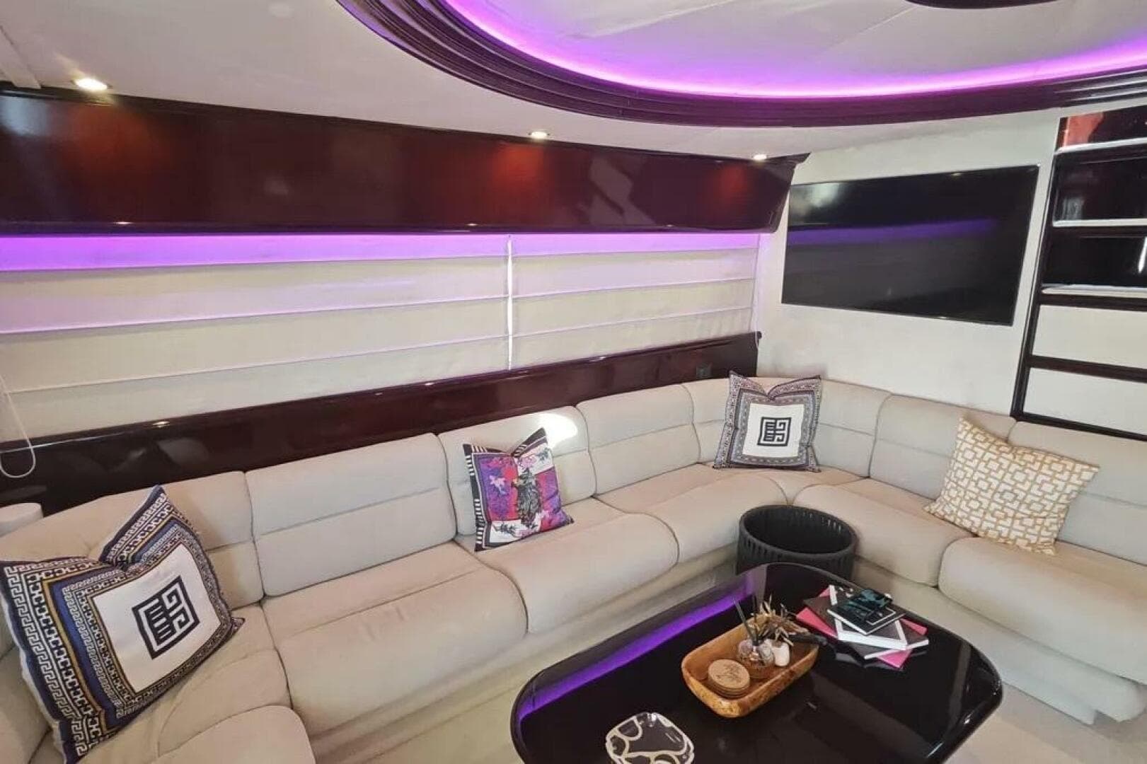 2002 Ferretti Yachts 720 — photo 31