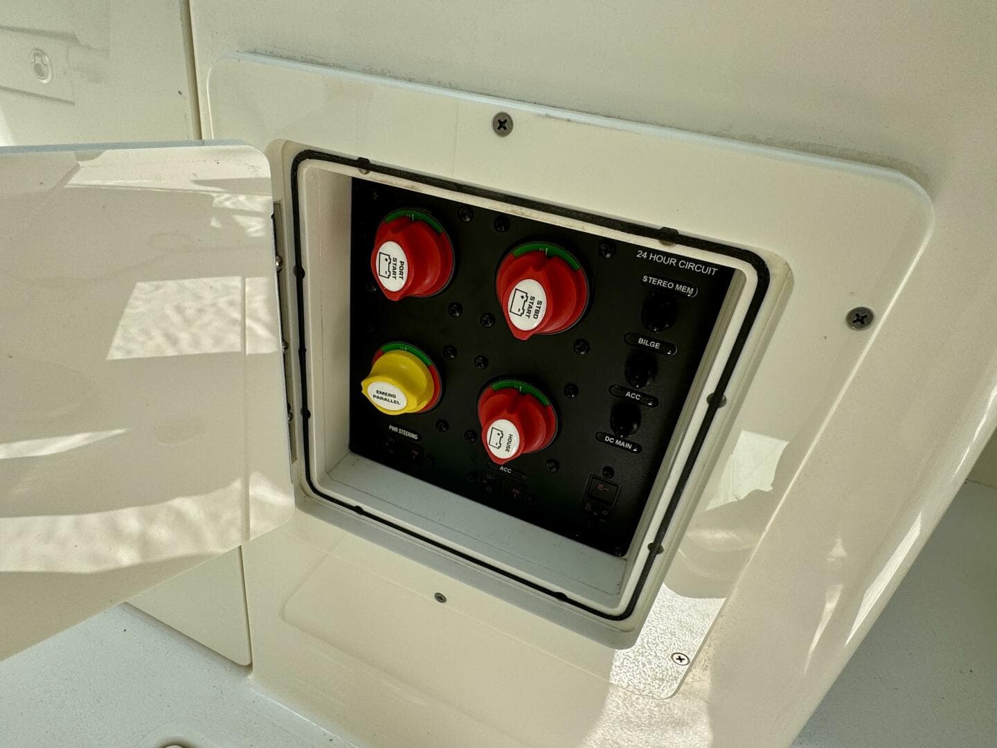 2022 Cobia 280 DC — photo 81