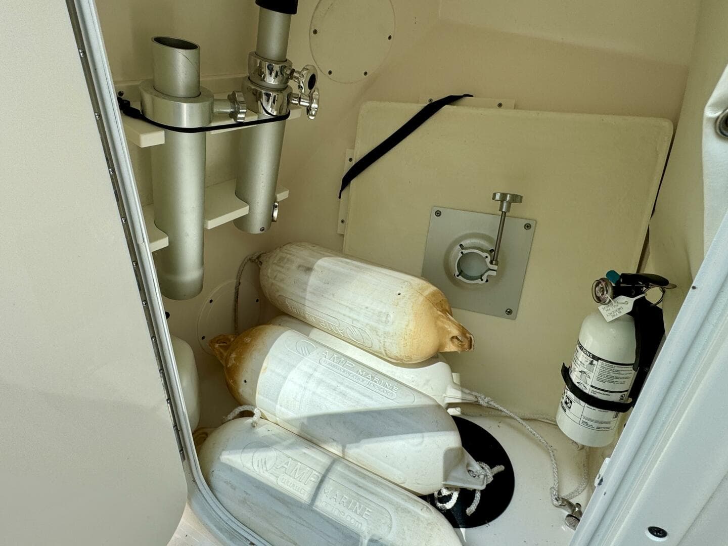 2022 Cobia 280 DC — photo 83