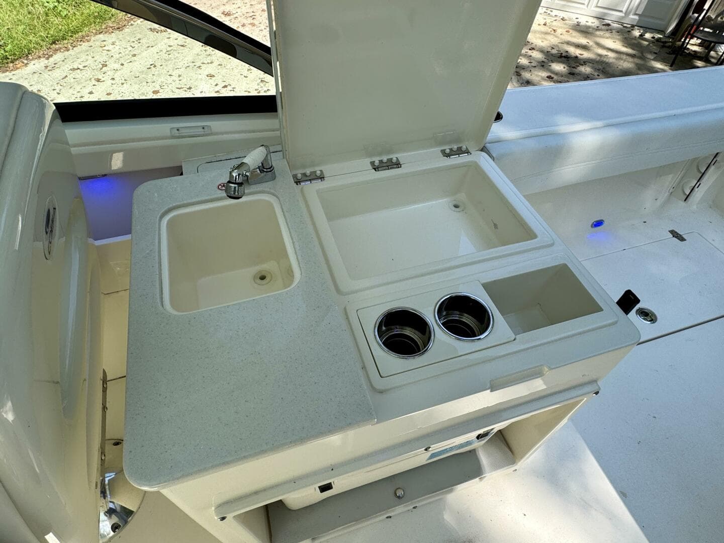 2022 Cobia 280 DC — photo 45