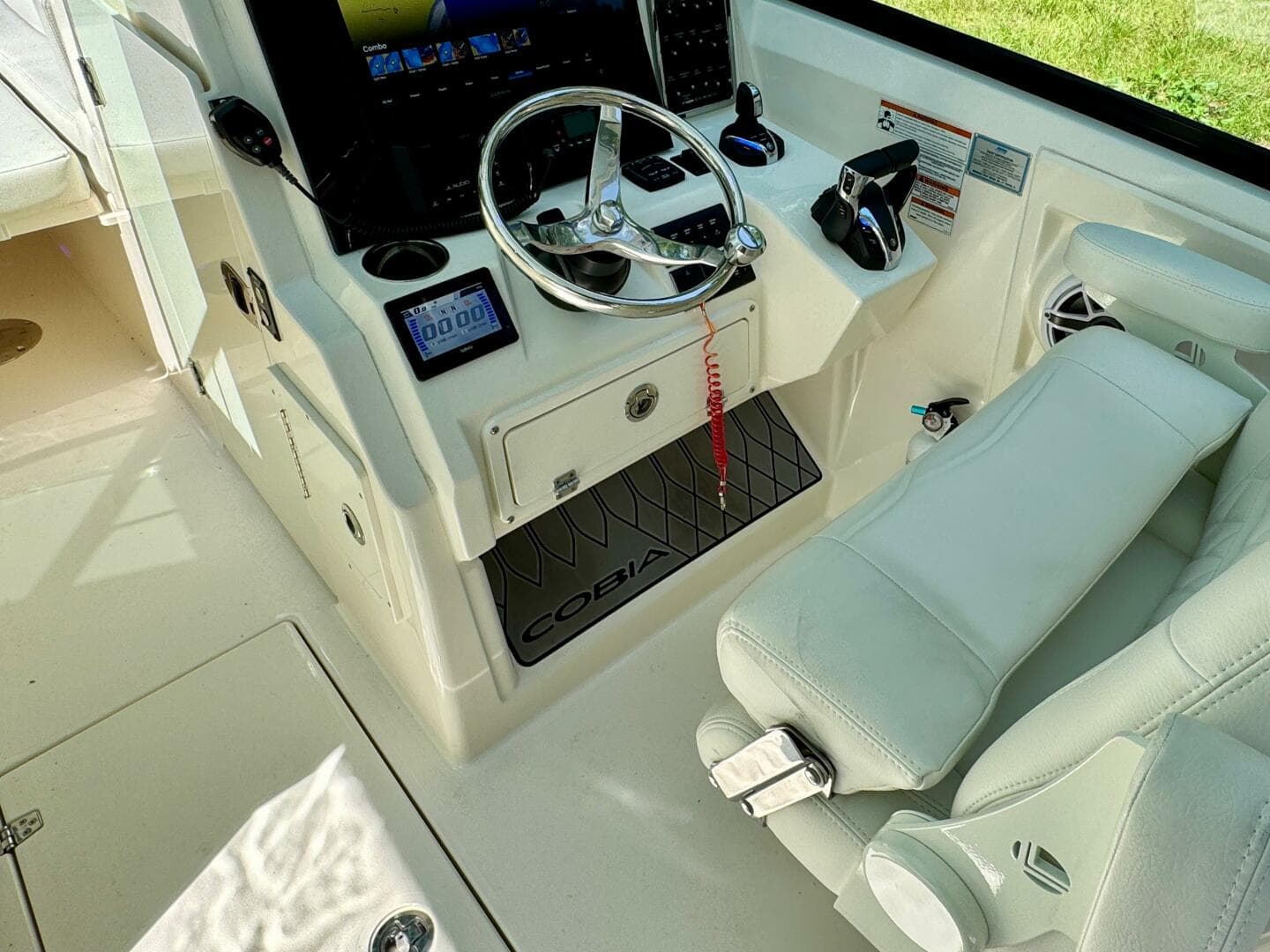 2022 Cobia 280 DC — photo 80
