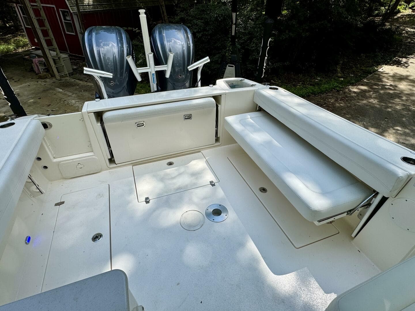 2022 Cobia 280 DC — photo 36