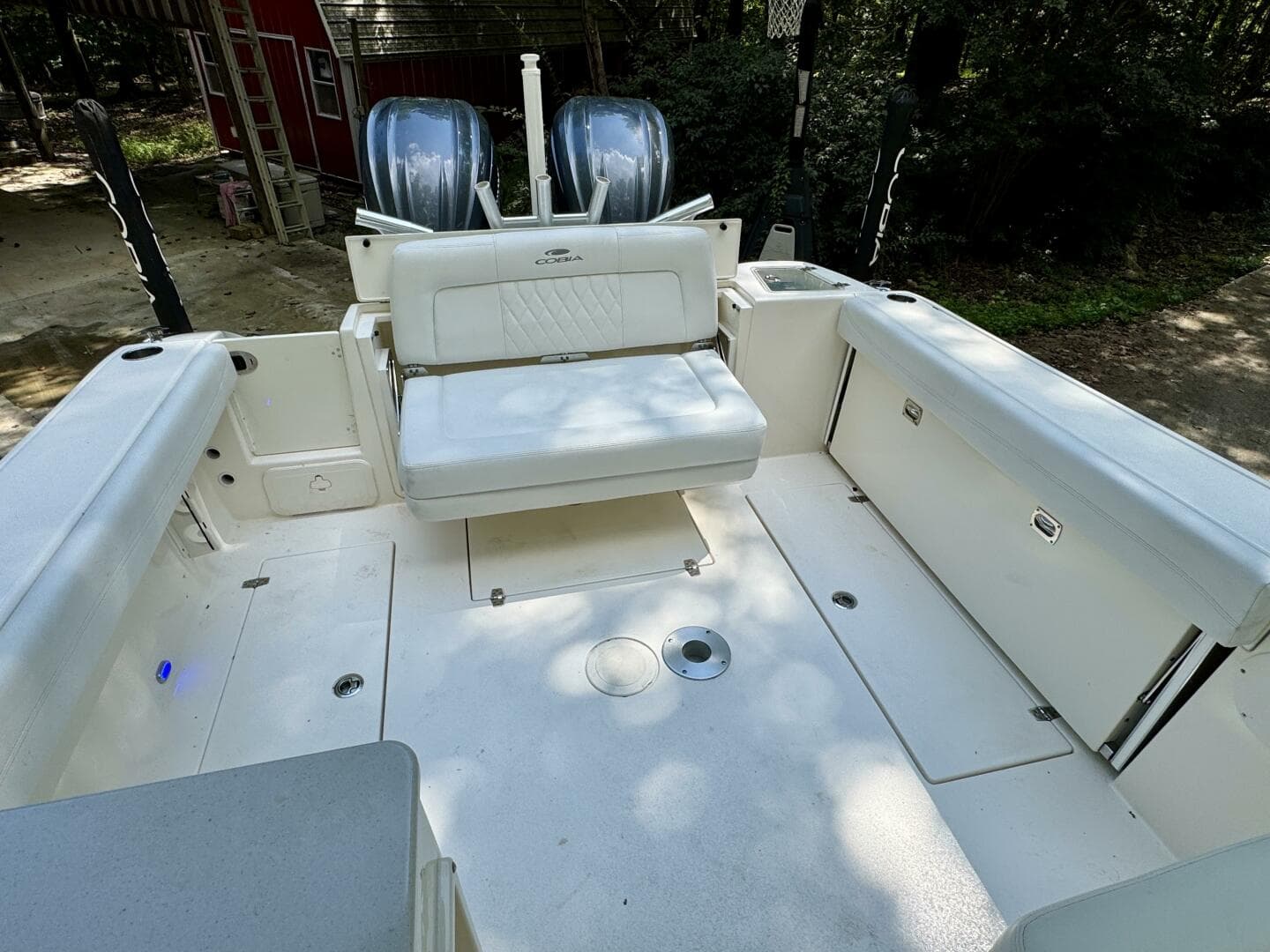 2022 Cobia 280 DC — photo 35