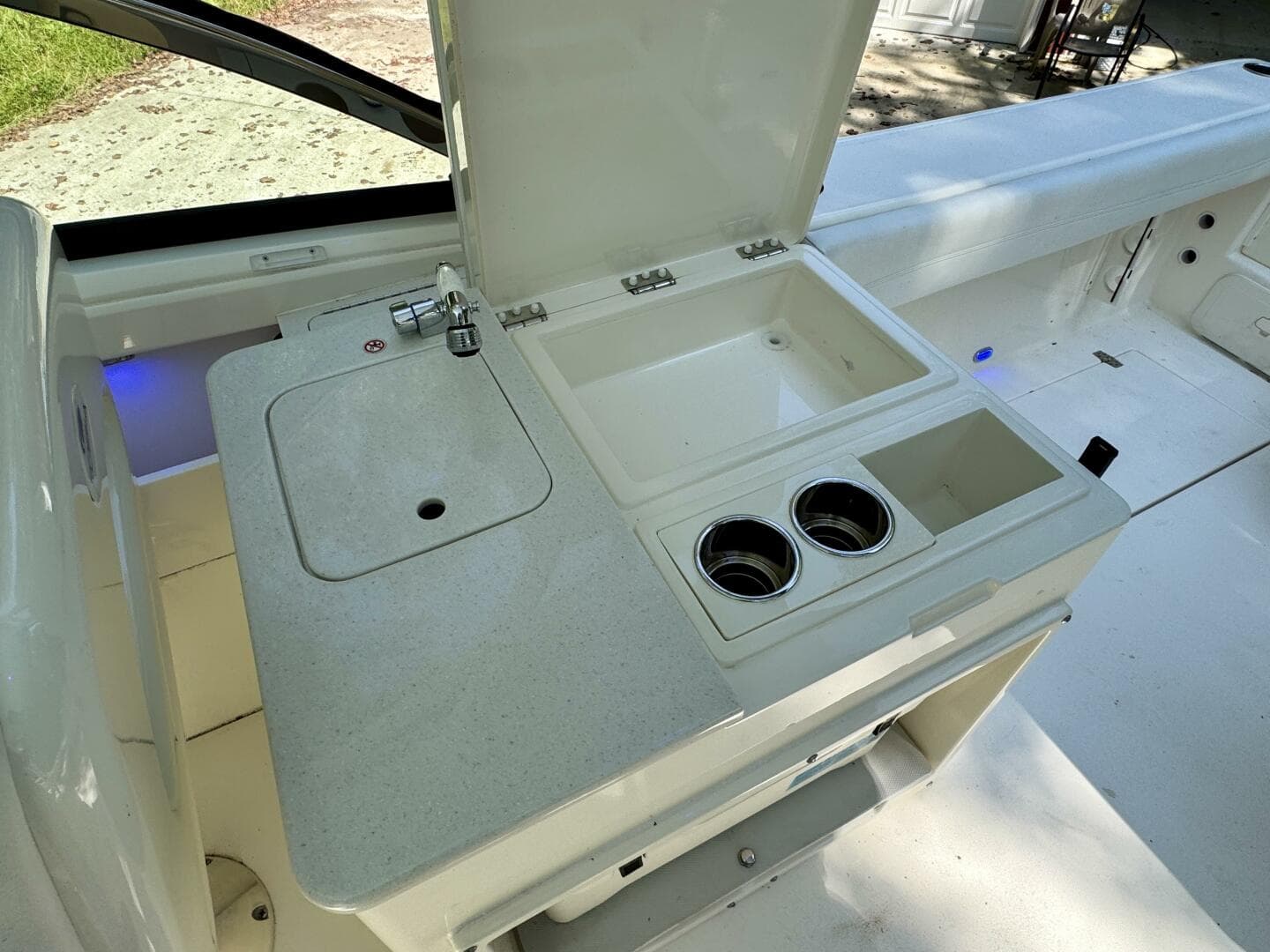 2022 Cobia 280 DC — photo 46