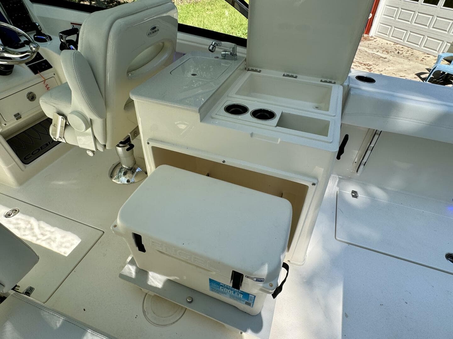 2022 Cobia 280 DC — photo 44