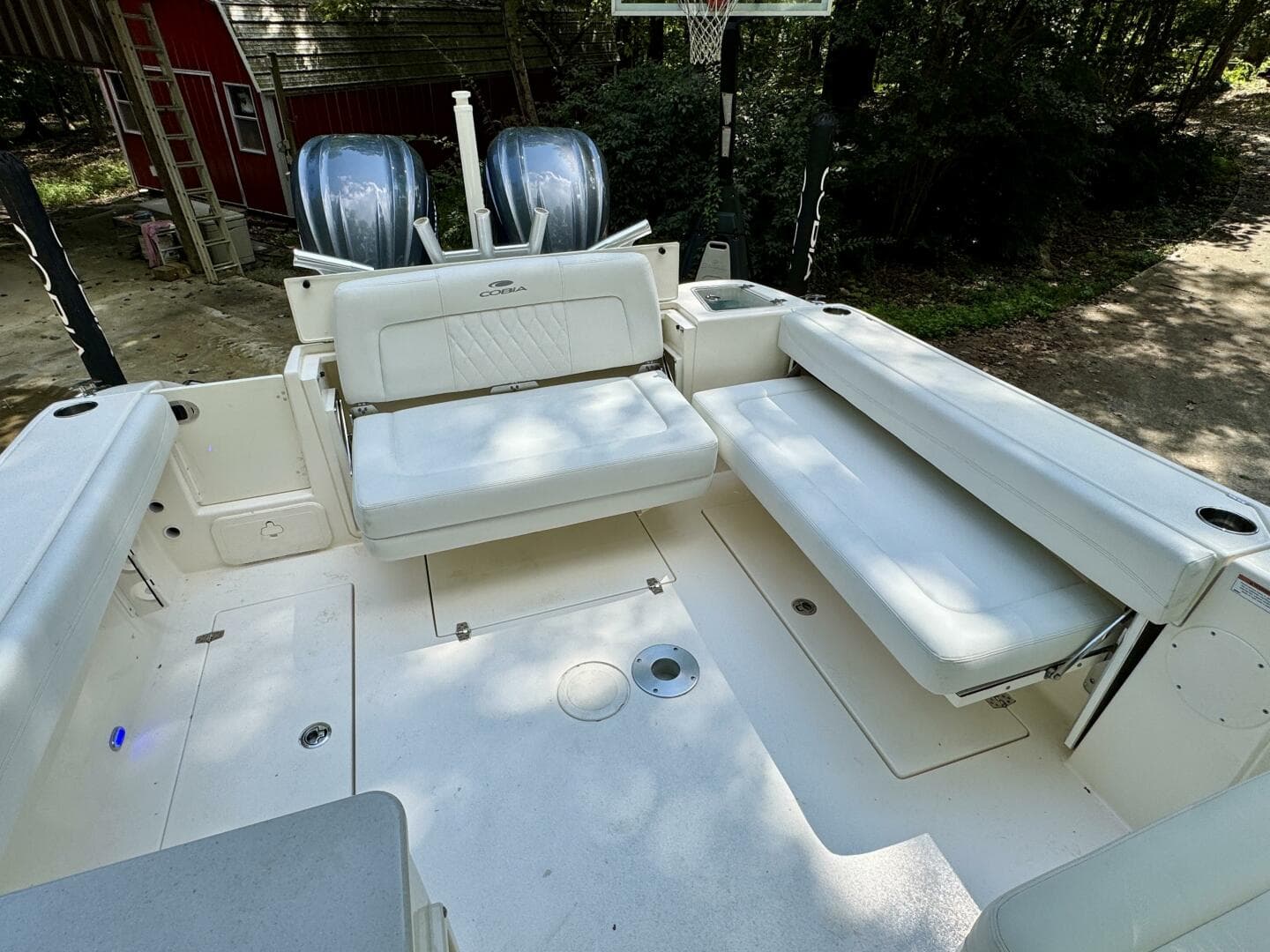 2022 Cobia 280 DC — photo 34