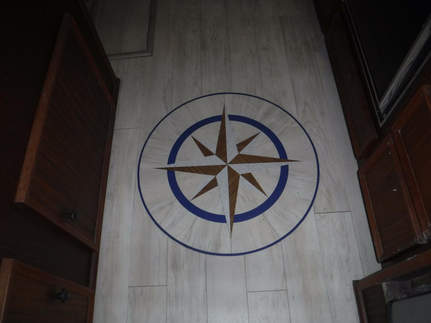 1979 Hatteras 46 Convertible — photo 13