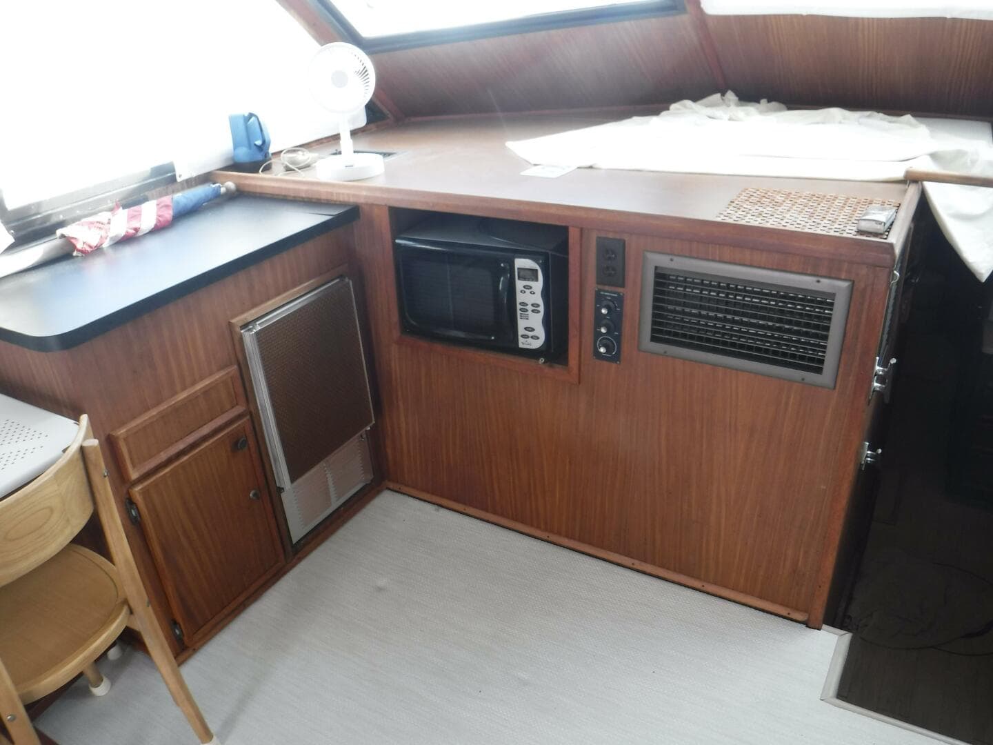 1979 Hatteras 46 Convertible — photo 10