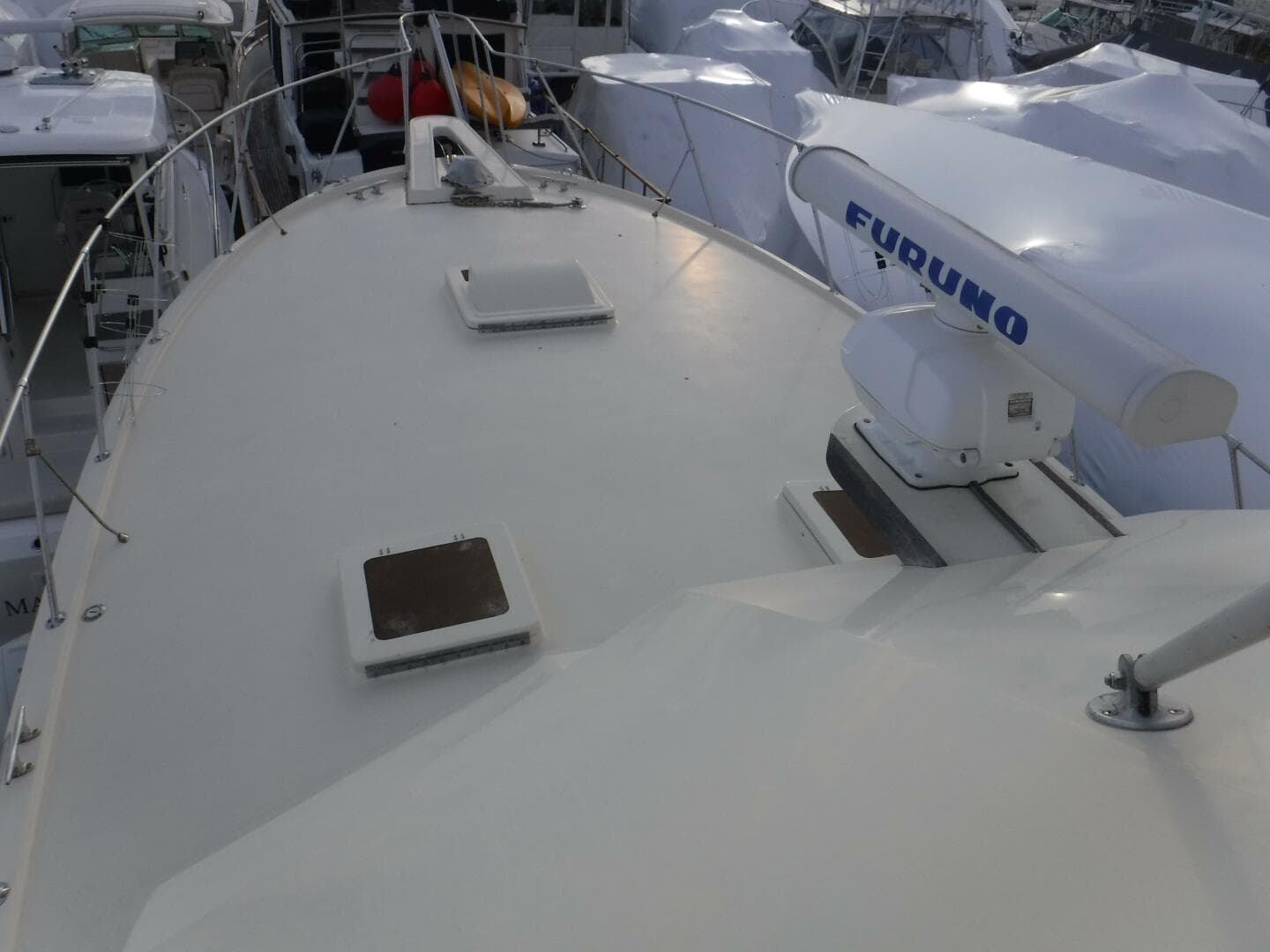 1979 Hatteras 46 Convertible — photo 4