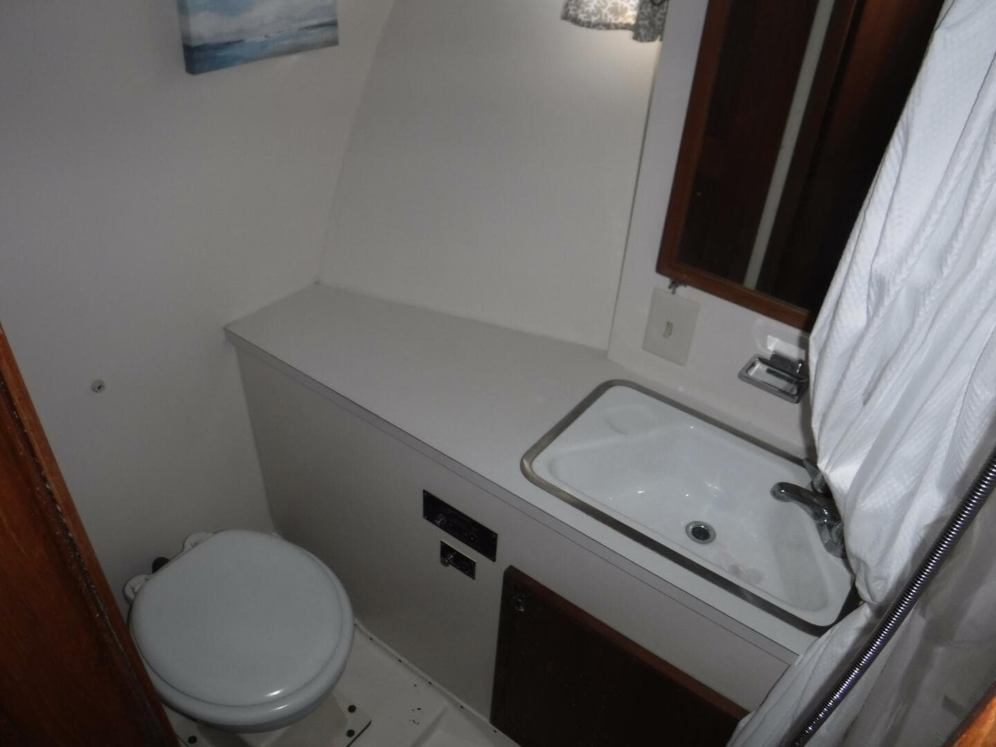 1979 Hatteras 46 Convertible — photo 15