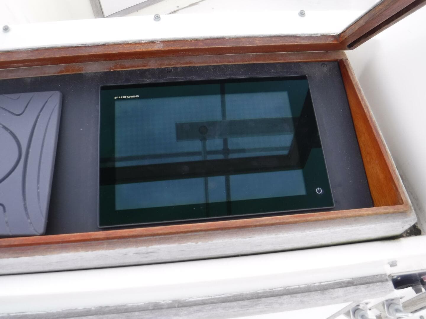 1979 Hatteras 46 Convertible — photo 3