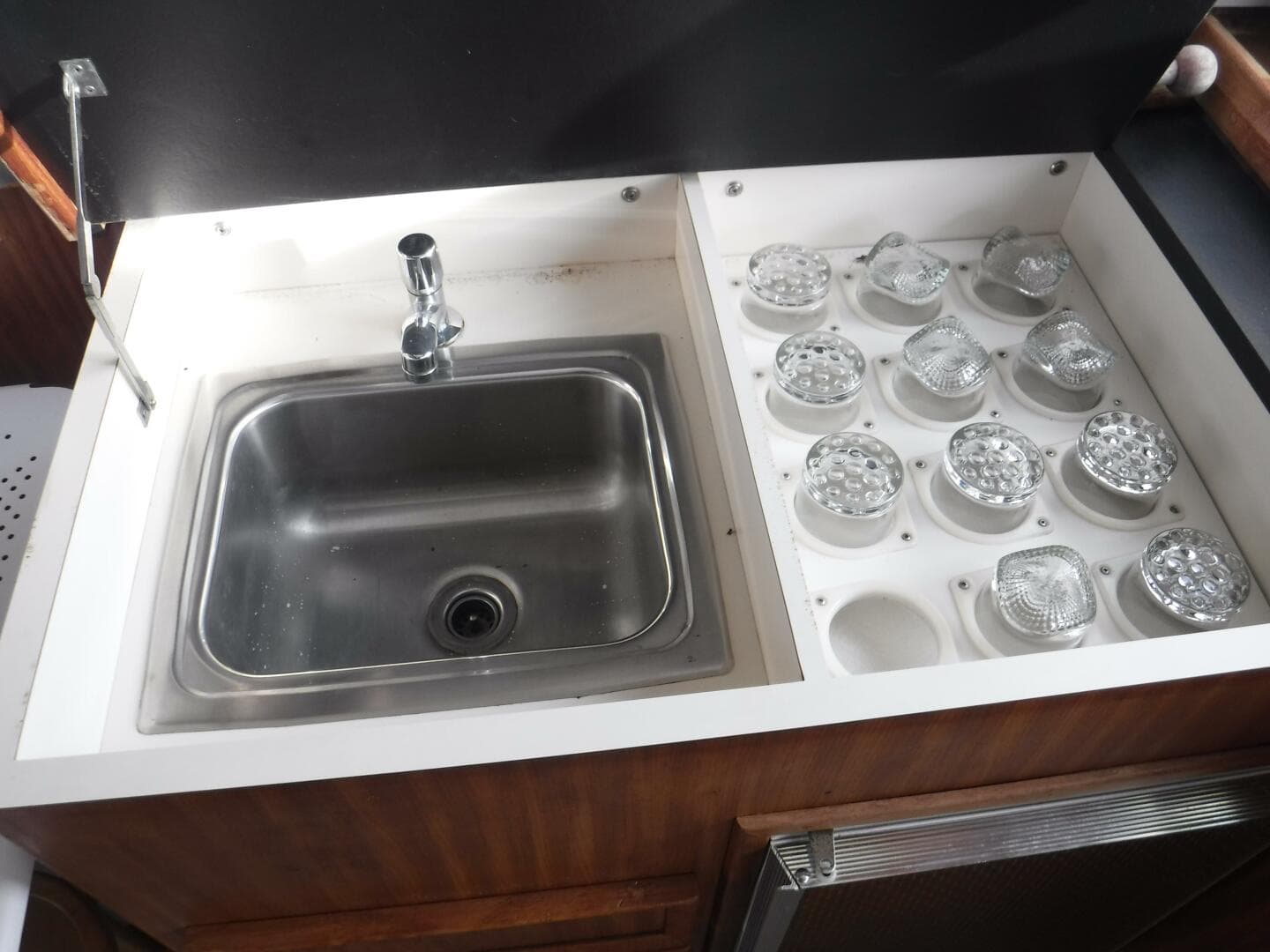 1979 Hatteras 46 Convertible — photo 11