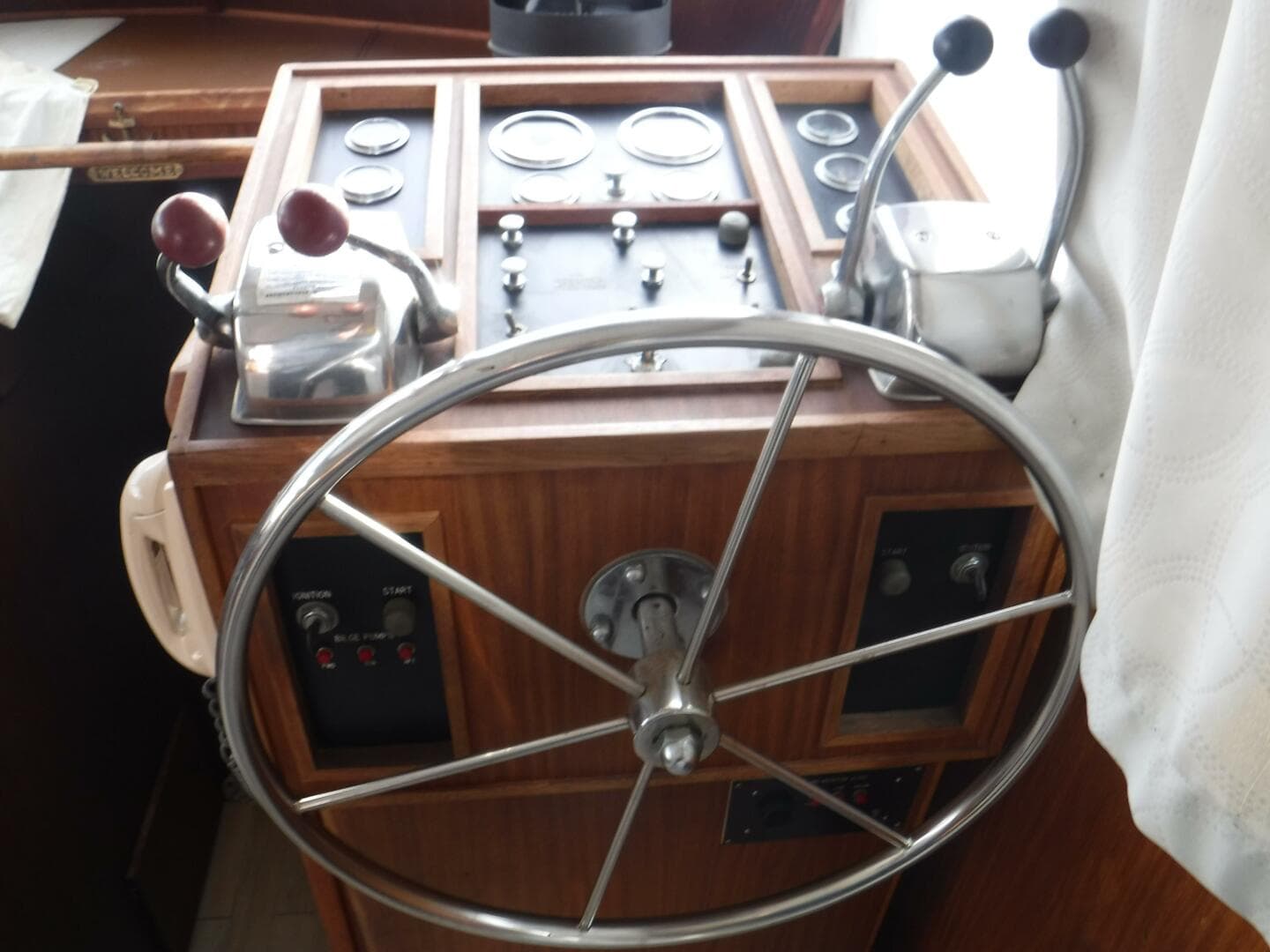 1979 Hatteras 46 Convertible — photo 6