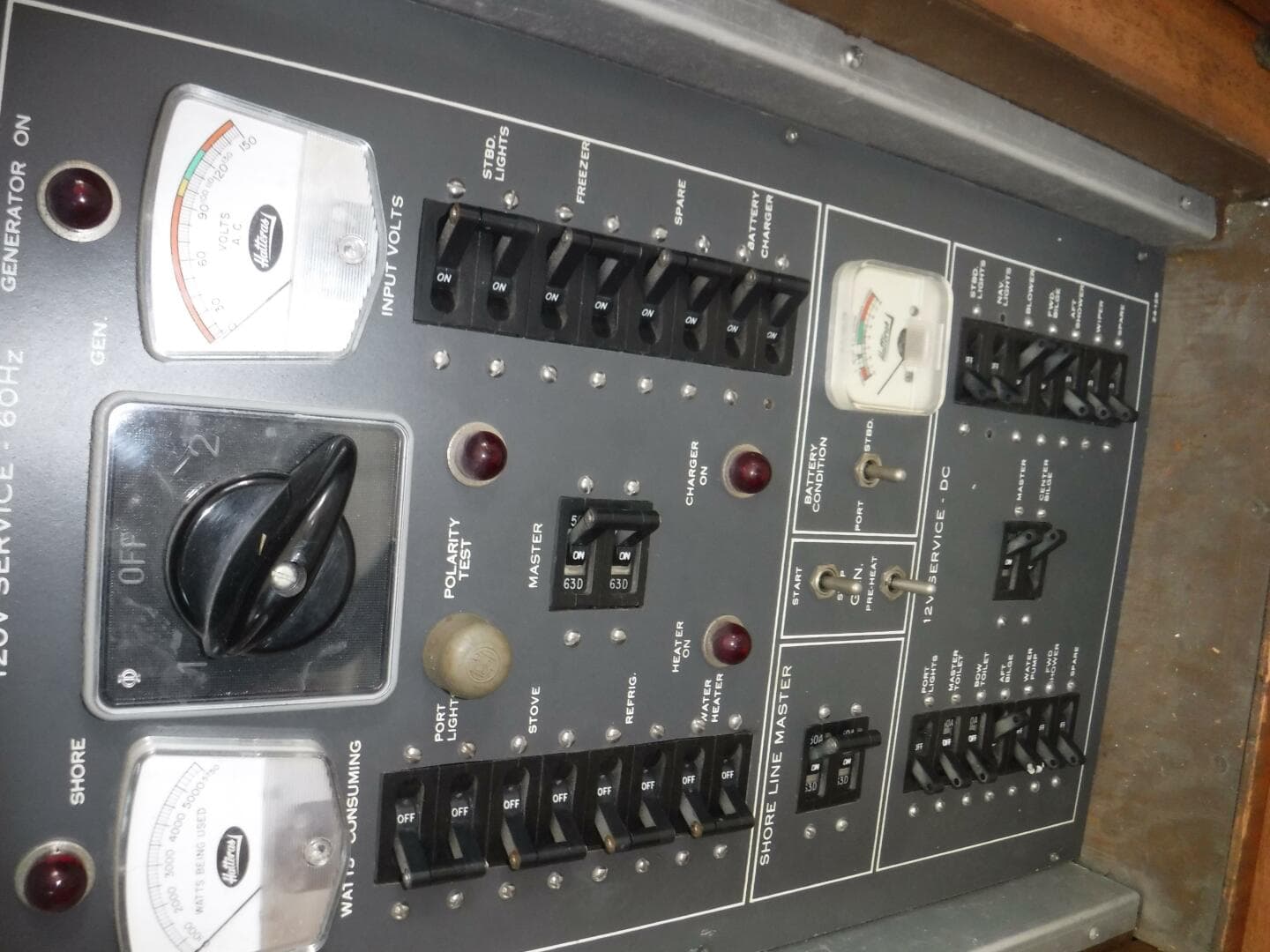 1979 Hatteras 46 Convertible — photo 8