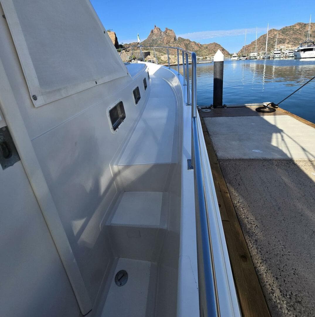 1989 Offshore Yachts 48 Sedan — photo 6