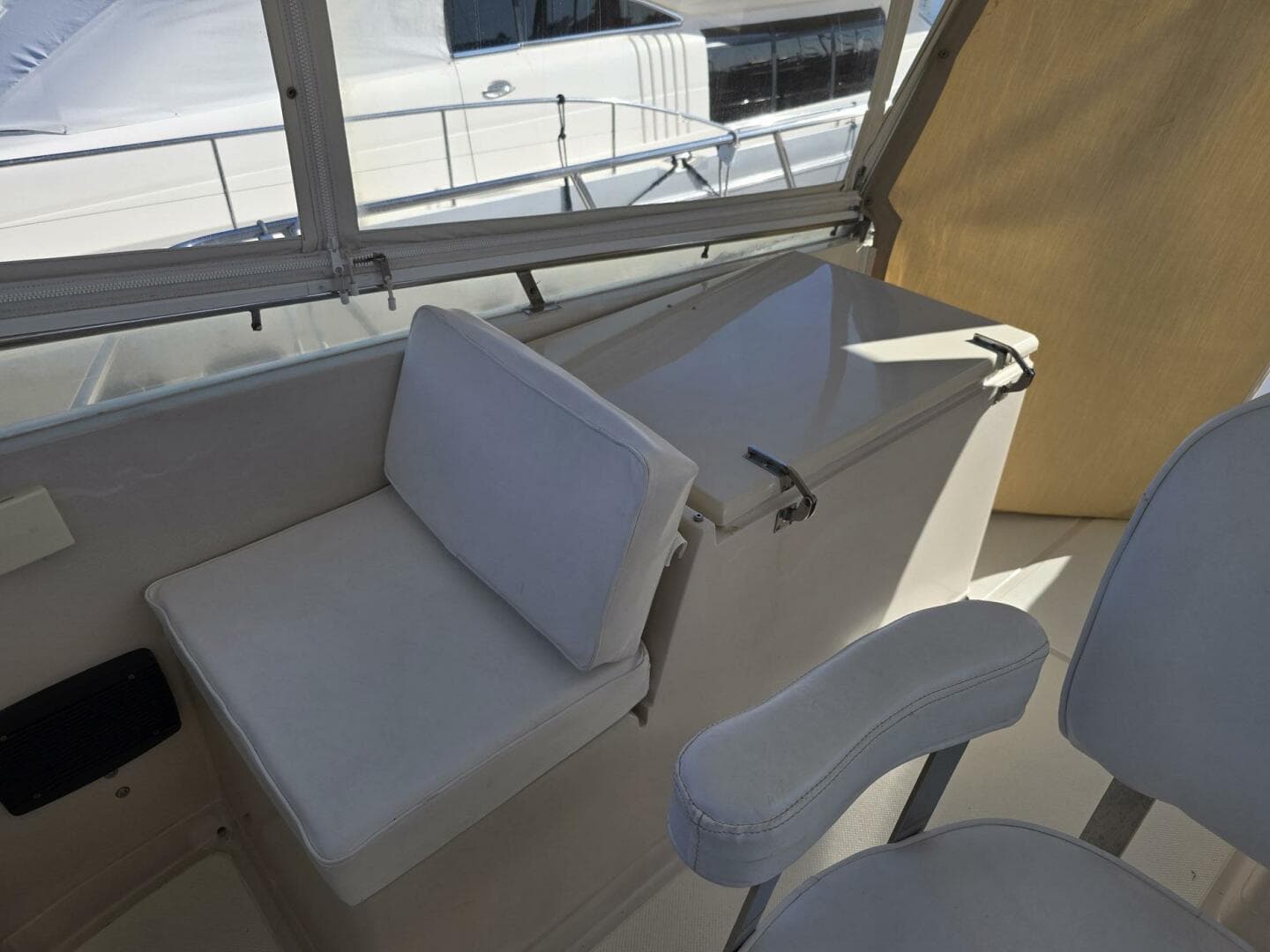 1989 Offshore Yachts 48 Sedan — photo 10