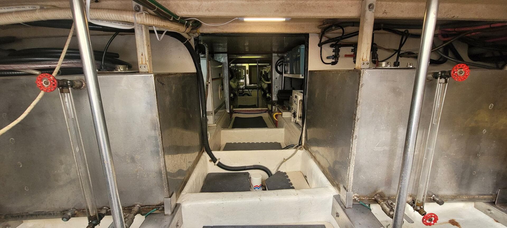 1989 Offshore Yachts 48 Sedan — photo 17