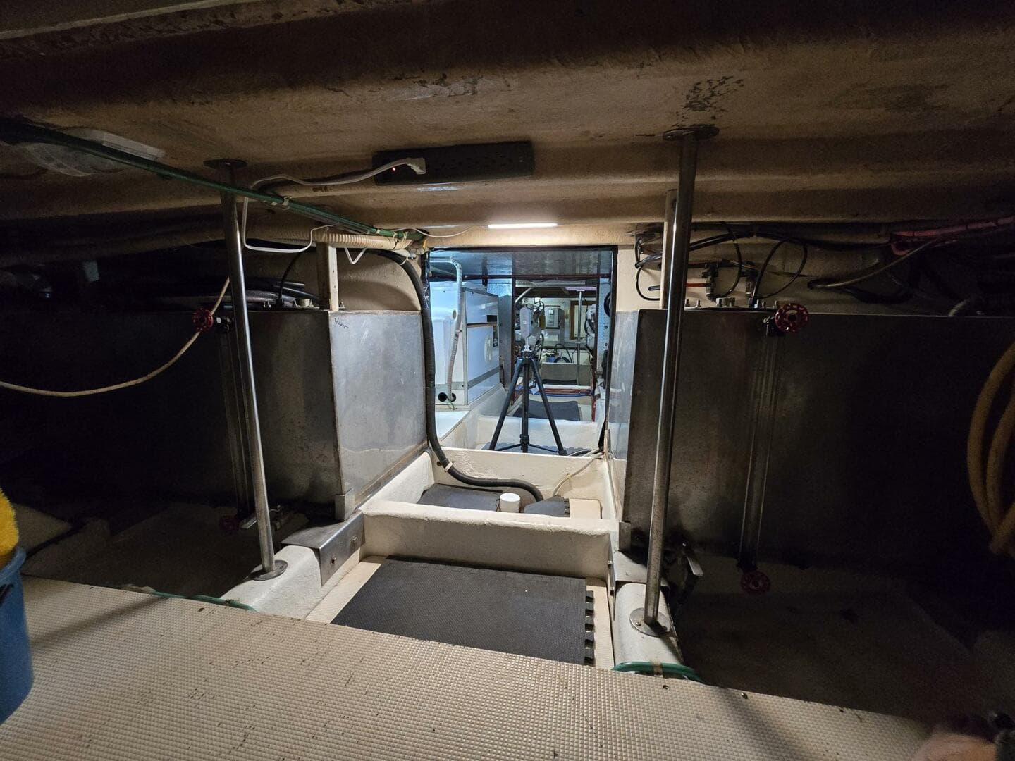 1989 Offshore Yachts 48 Sedan — photo 16