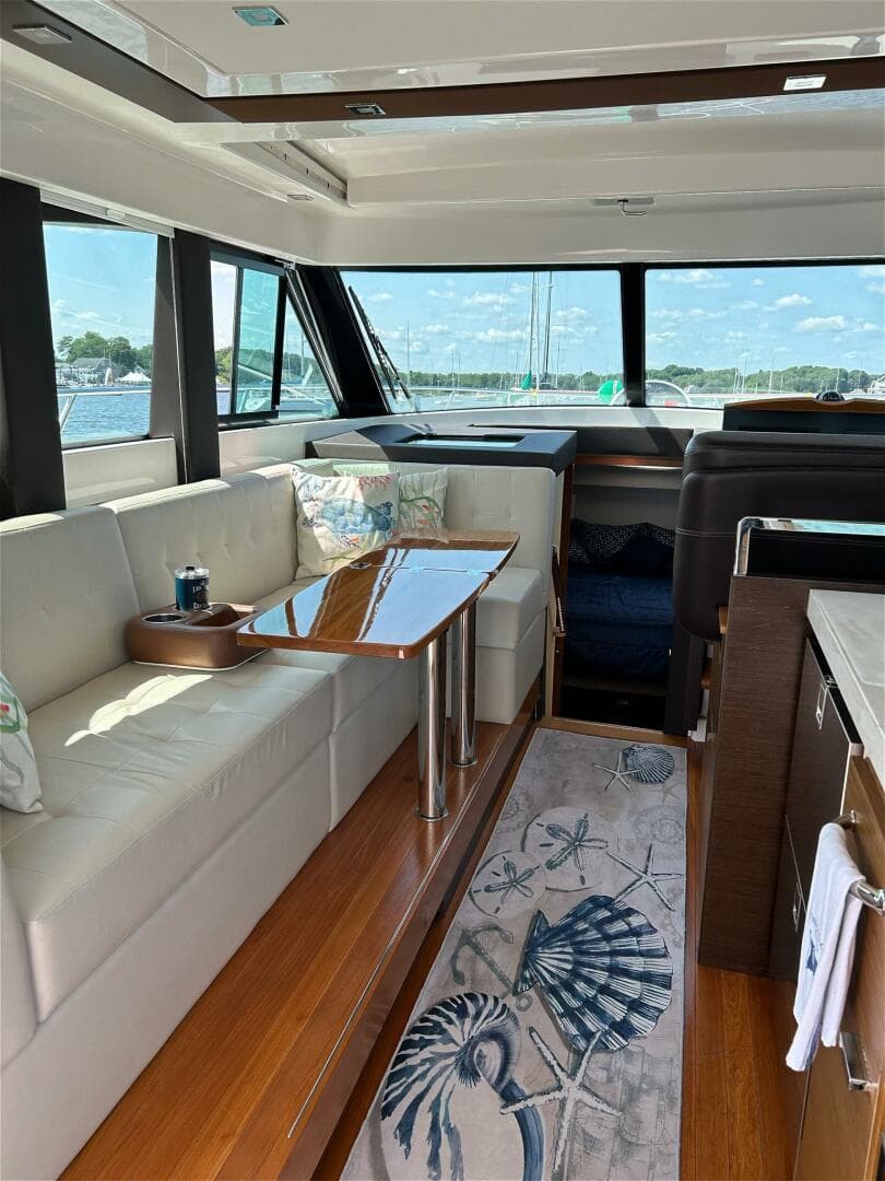 2017 Tiara Yachts C39 Coupe — photo 11